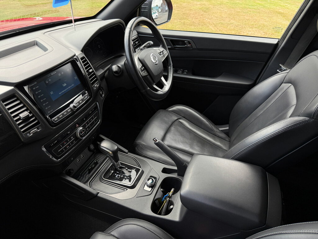 SsangYong Musso Plus White #15
