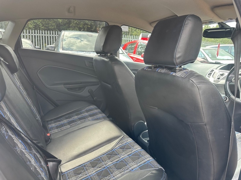 Ford Fiesta Hatchback Silver #12