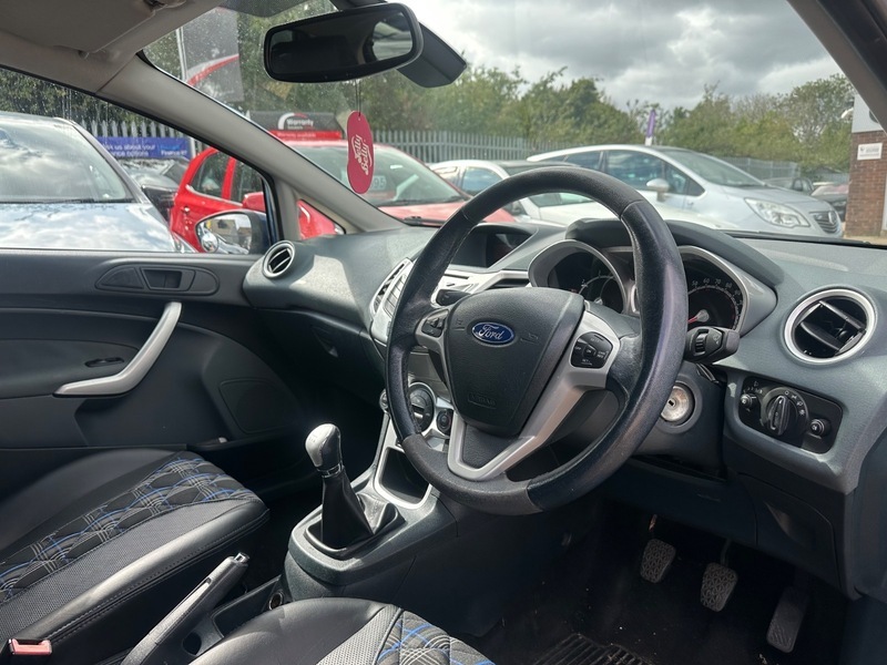 Ford Fiesta Hatchback Silver #7