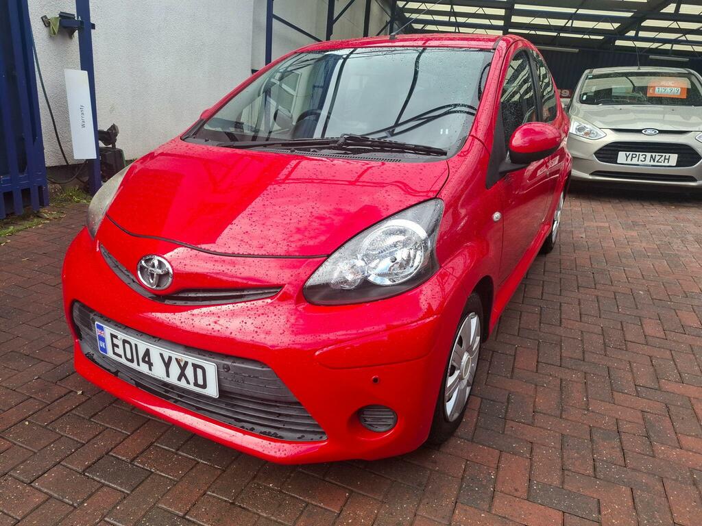 Toyota Aygo Move Red #4