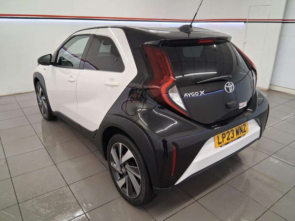 Toyota Aygo 1.0 Vvt-i Edge Hatchback White #4