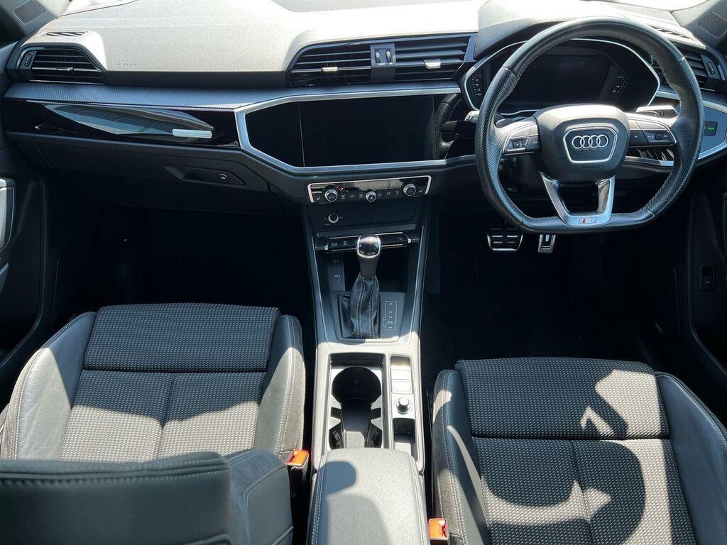 Audi Q3 1.5 Tfsi Cod 35 Black Edition Suv S Tro EA72GSV Black #4