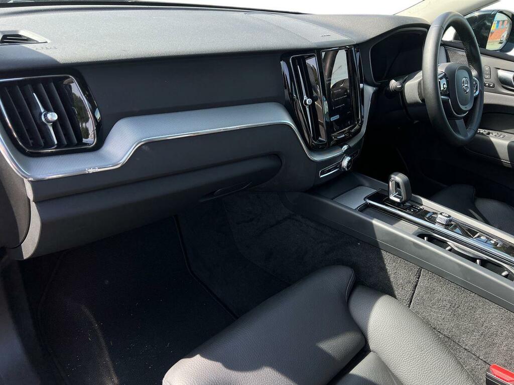 Volvo XC60 2.0H T6 Recharge 18.8Kwh Plus Suv Plug- Black #2