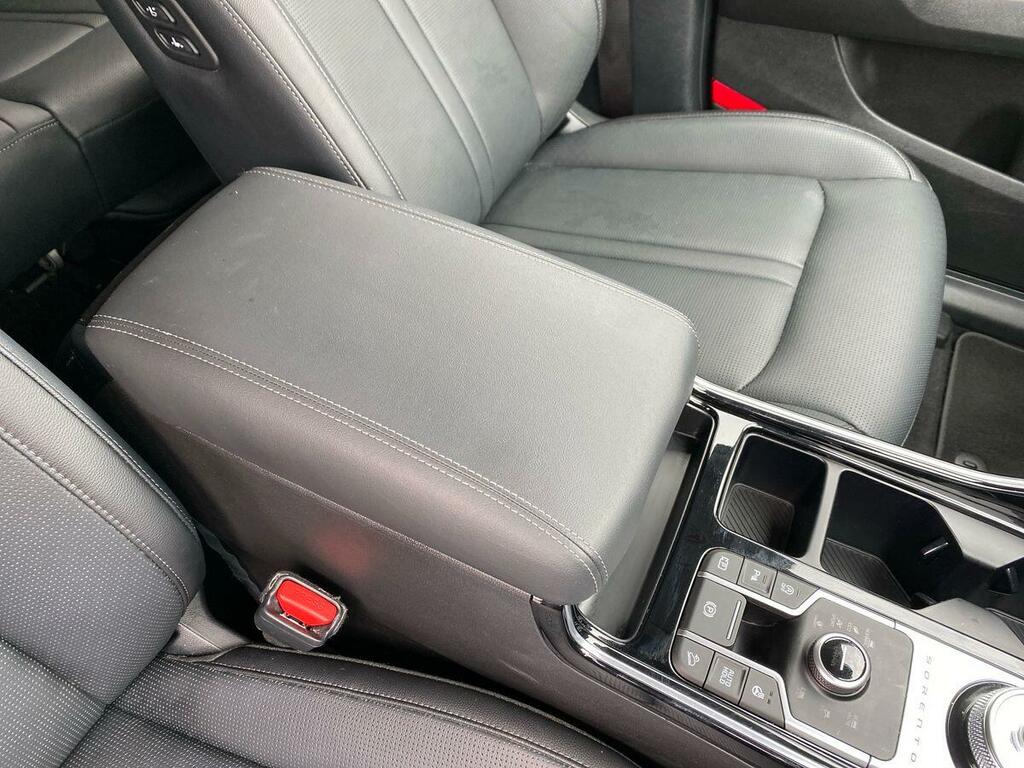 Kia Sorento 4 White #20