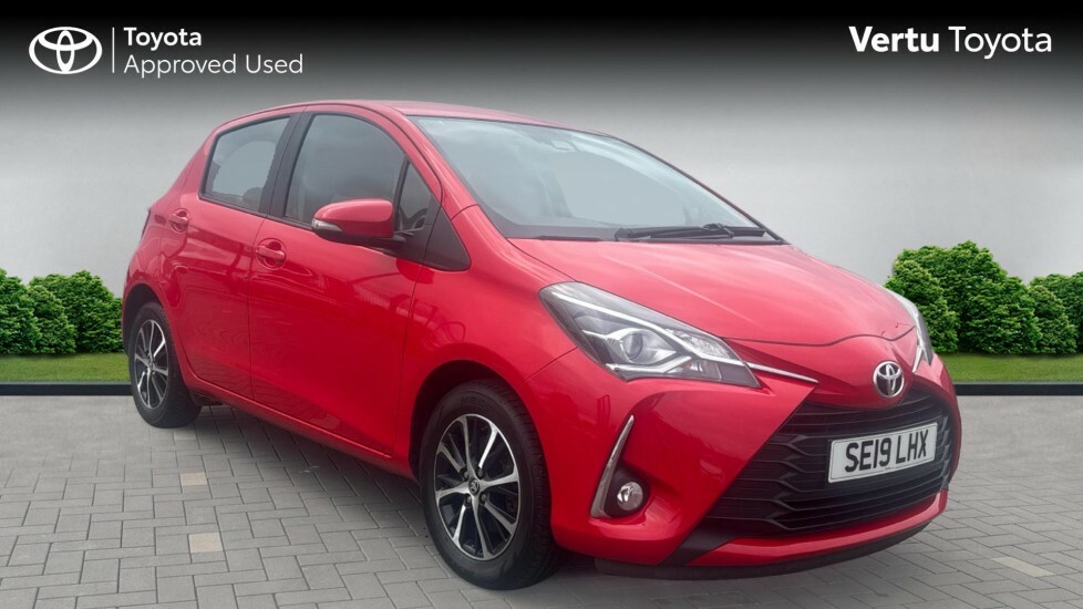 Toyota Yaris Icon Tech Red