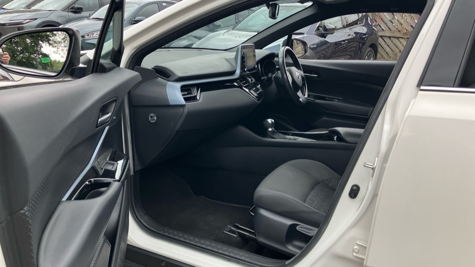 Toyota C-Hr Design White #5