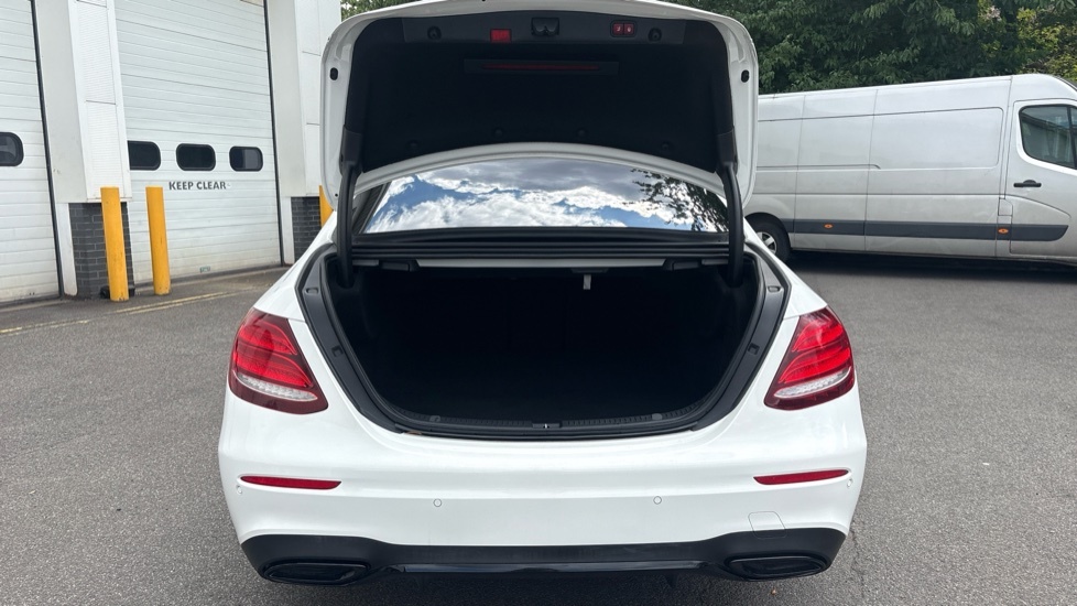 Mercedes-Benz E Class Amg Line Night Edition KJ69FXO White #4
