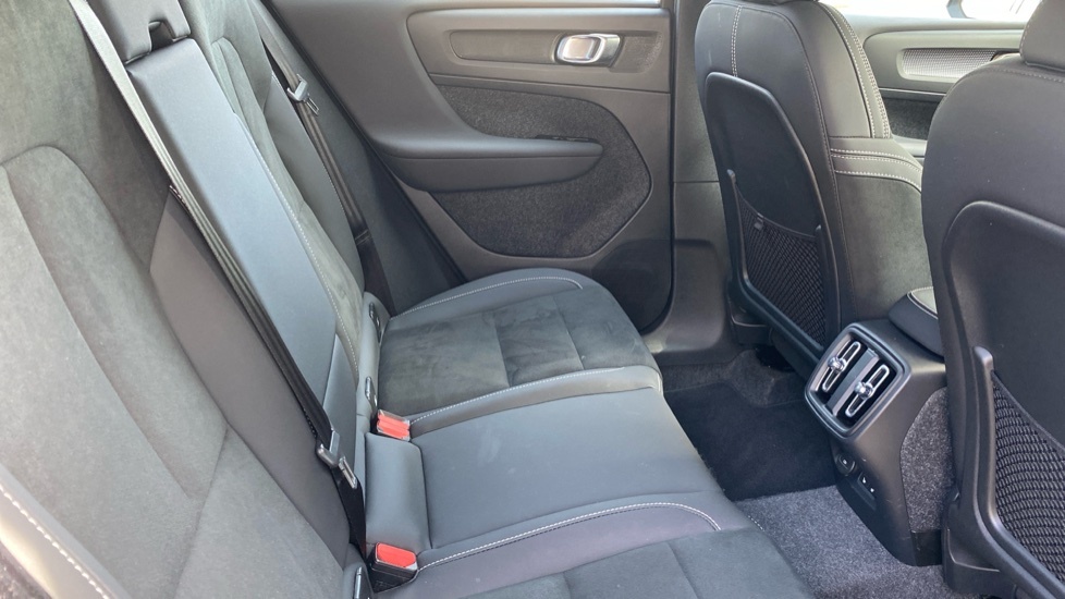 Volvo XC40 Plus Green #6