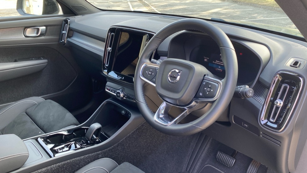 Volvo XC40 Plus Green #4