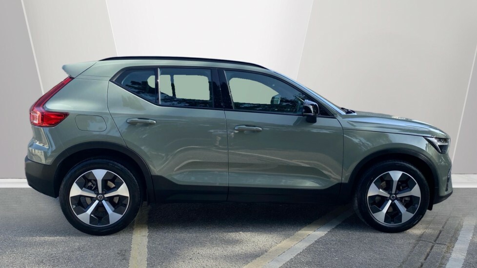 Volvo XC40 Plus Green #3