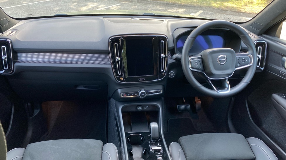 Volvo XC40 Plus Green #5