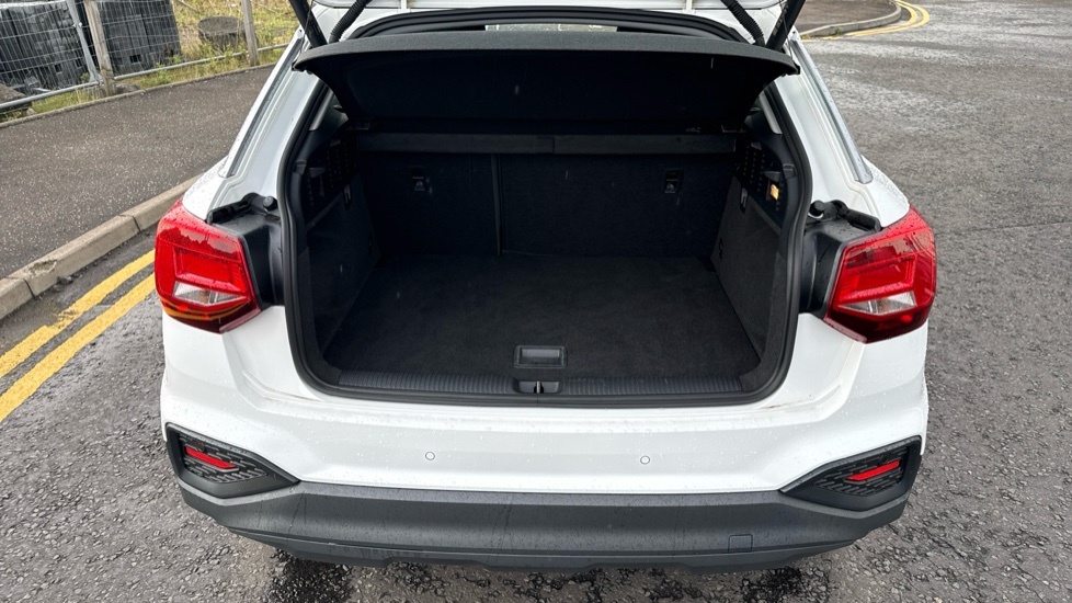 Audi Q2 Technik SN22CHW White #4
