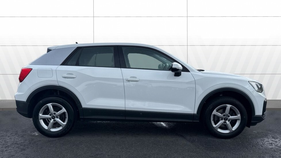 Audi Q2 Technik SN22CHW White #5