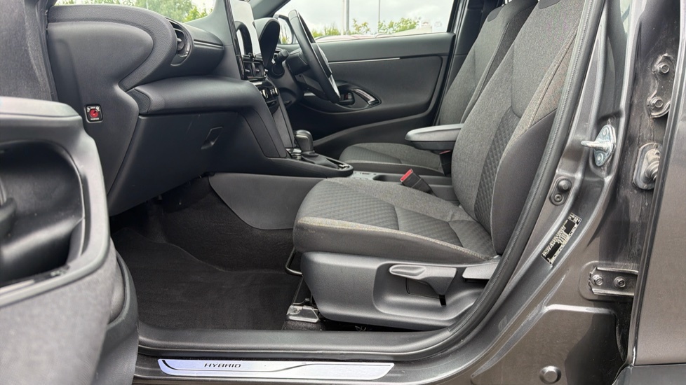 Toyota Yaris Cross Design Grey #5