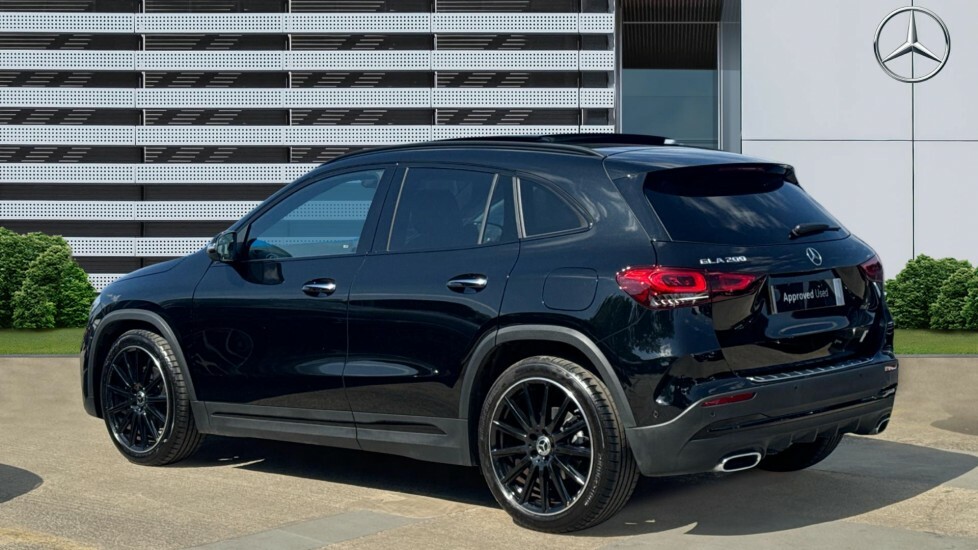 Mercedes-Benz GLA Class Amg Line Night Edition Black #2
