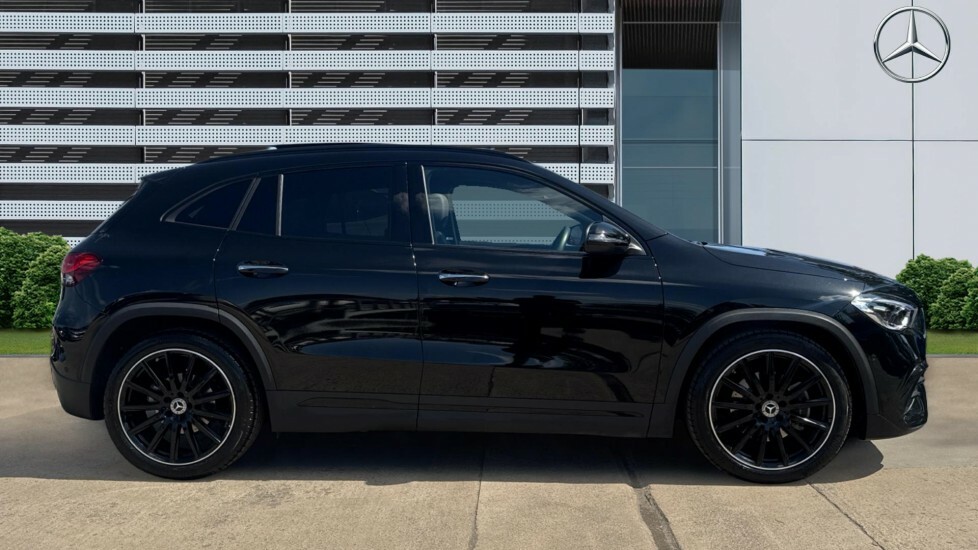 Mercedes-Benz GLA Class Amg Line Night Edition Black #5