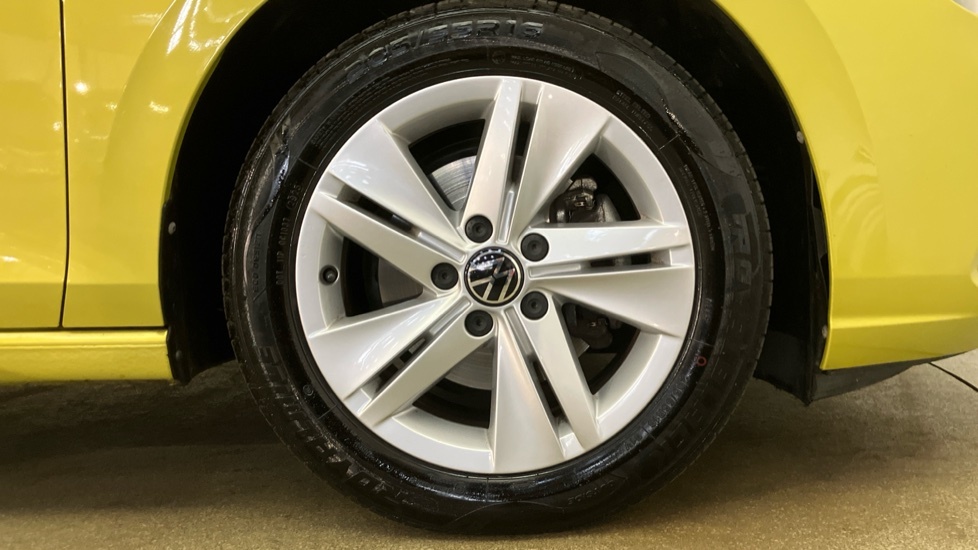 Volkswagen Golf Life Yellow #5
