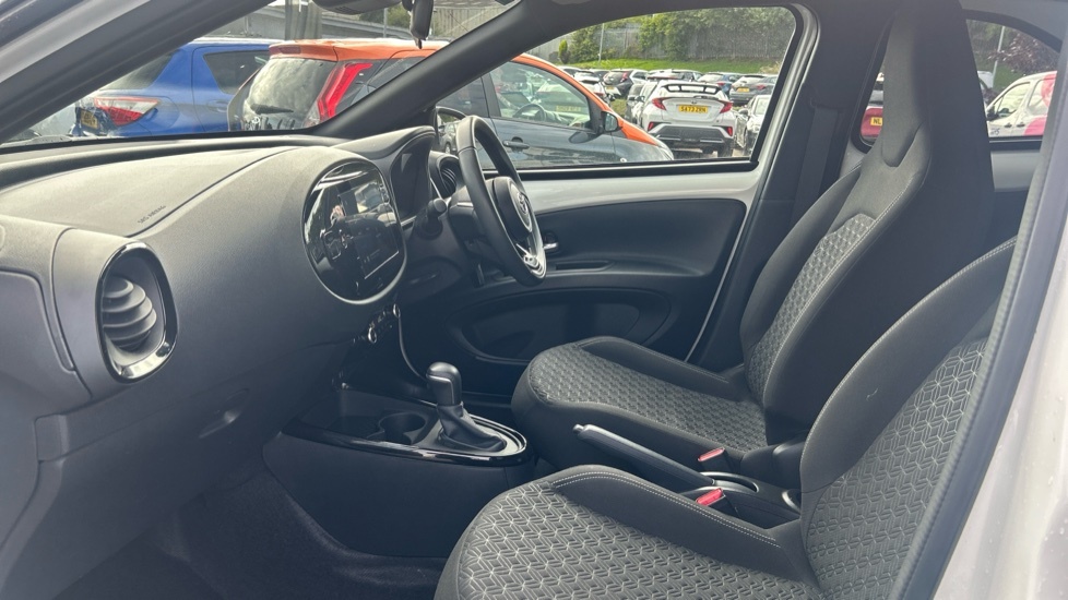 Toyota Aygo X Edge White #5