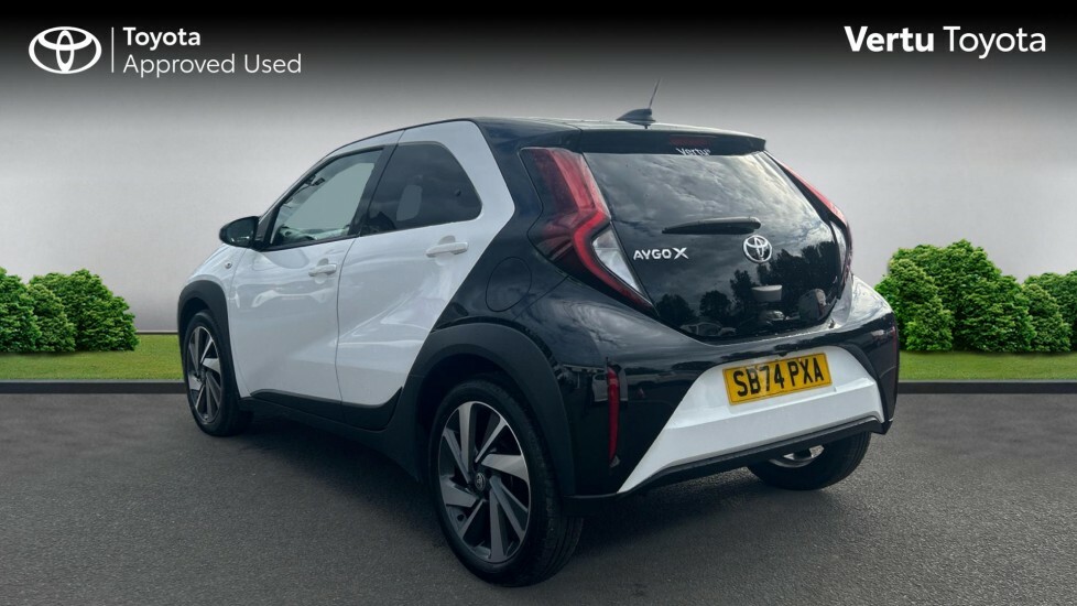 Toyota Aygo X Edge White #4