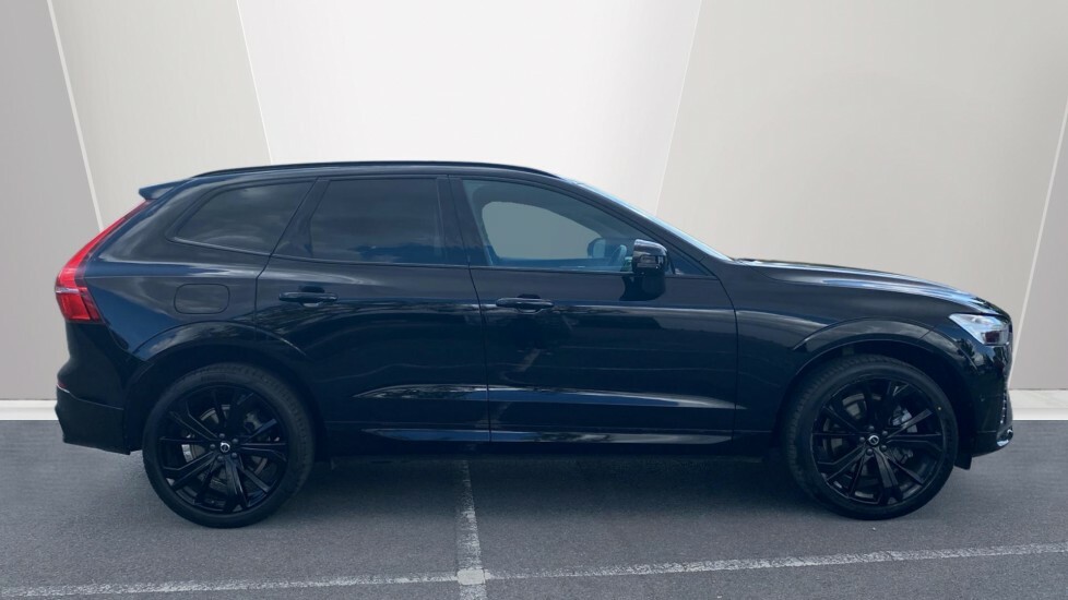 Volvo XC60 Plus Black Edition YE25KFF Black #3