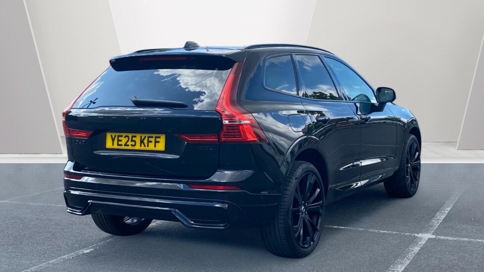 Volvo XC60 Plus Black Edition YE25KFF Black #2