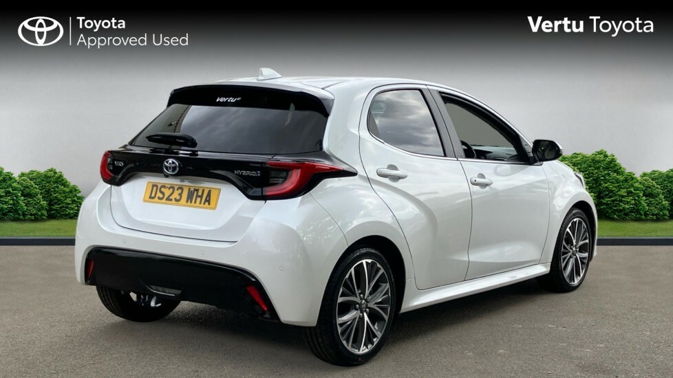 Toyota Yaris Excel DS23WHA White #2