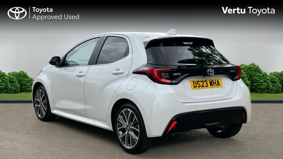 Toyota Yaris Excel DS23WHA White #4