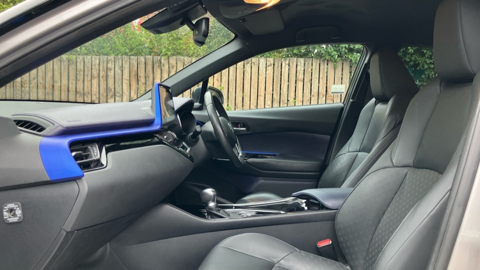 Toyota C-Hr Dynamic YN67XRM Silver #5