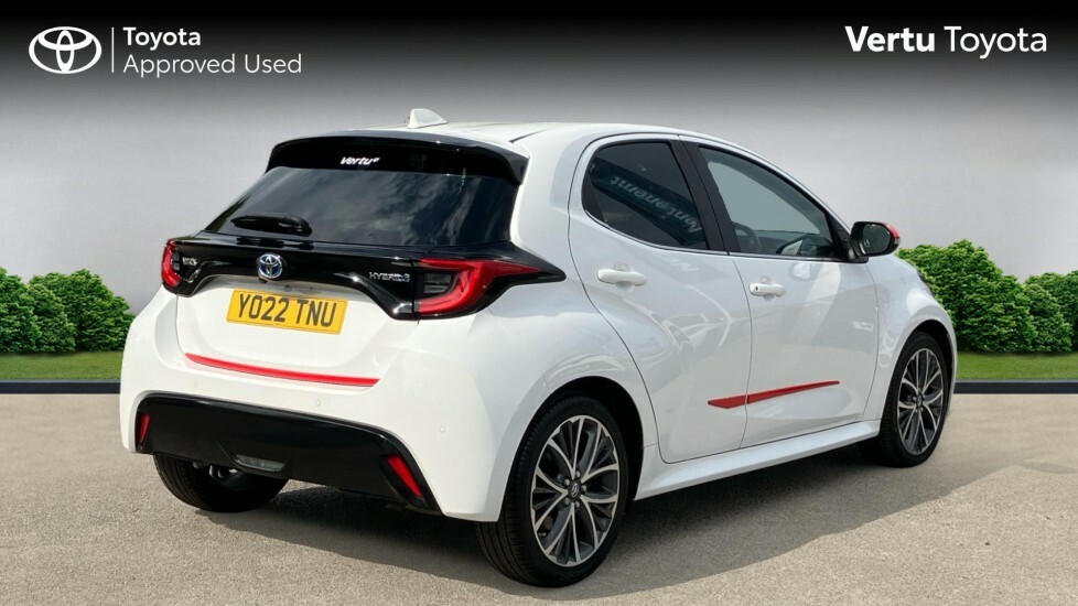 Toyota Yaris Excel White #2