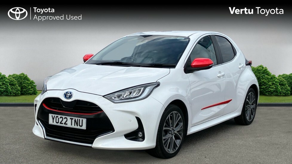 Toyota Yaris Excel White #3