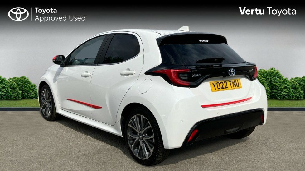 Toyota Yaris Excel White #4