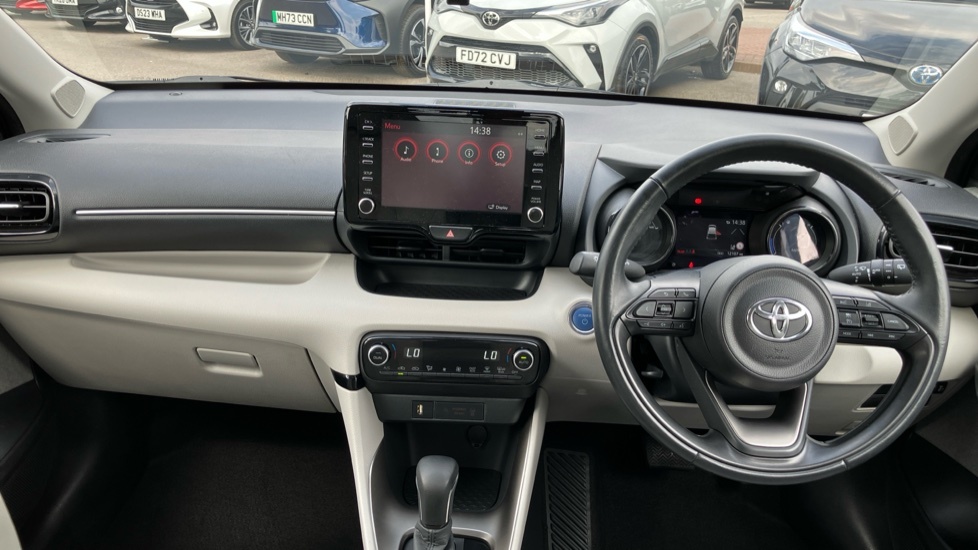 Toyota Yaris Excel White #6