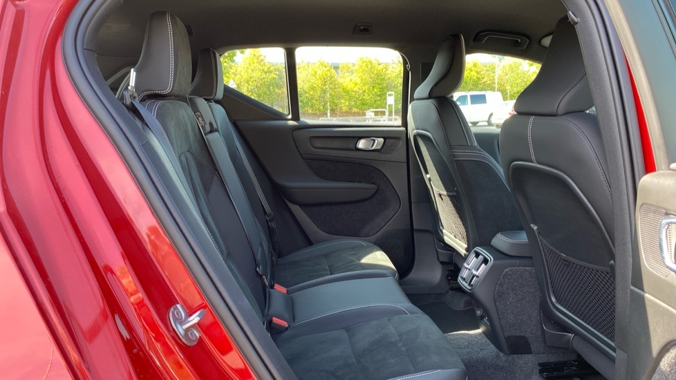 Volvo XC40 Plus WG24VWY Red #6