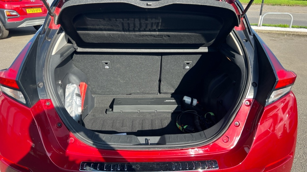 Nissan Leaf Tekna Red #4