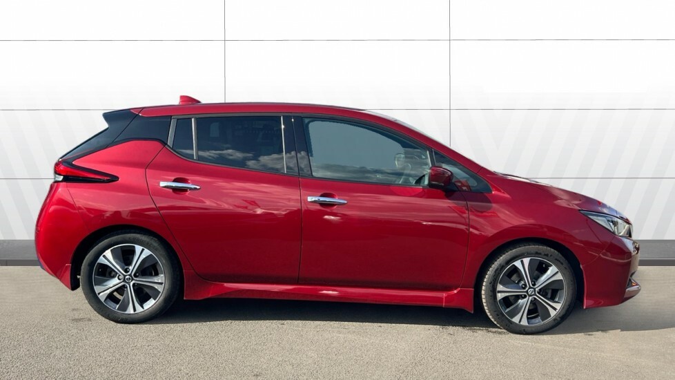 Nissan Leaf Tekna Red #5