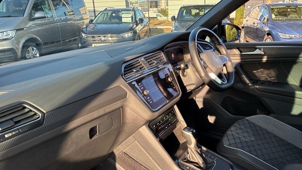 Volkswagen Tiguan R-line Edition ET23FPF Black #2