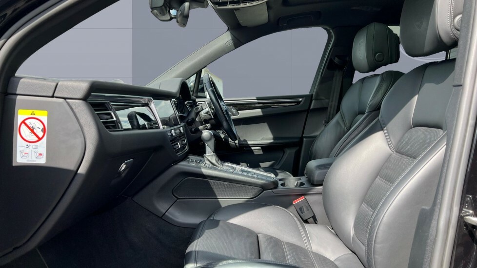 Porsche Macan S GN20VWL Black #3