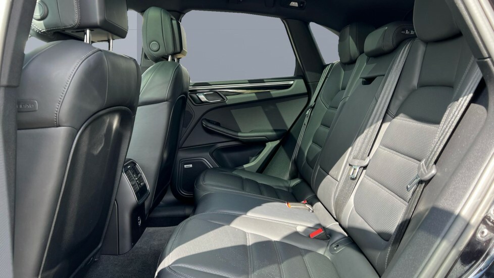Porsche Macan S GN20VWL Black #4