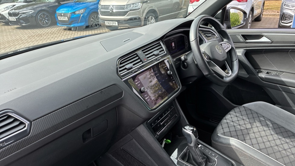 Volkswagen Tiguan R-line Edition SM23VHB Black #2
