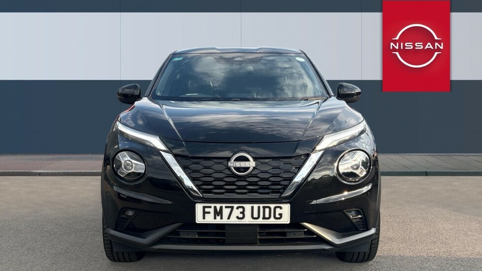 Nissan Juke Tekna Black #3