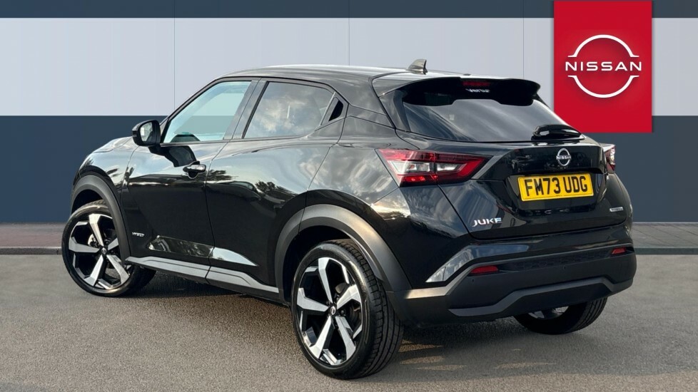 Nissan Juke Tekna Black #2
