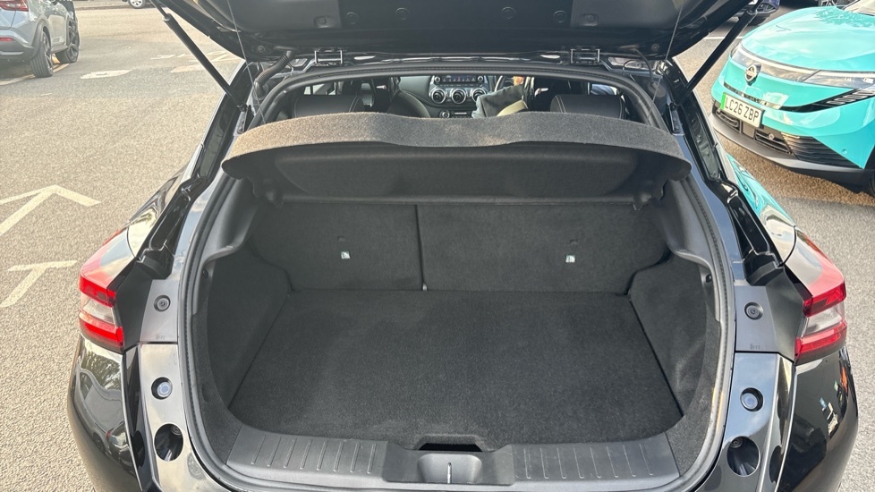Nissan Juke Tekna Black #4