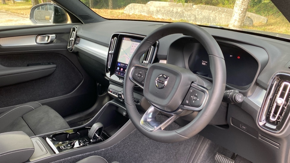 Volvo XC40 Plus Silver #4