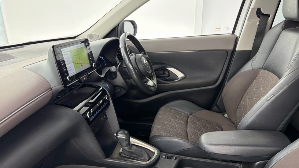 Toyota Yaris Cross Excel White #5
