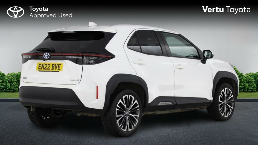 Toyota Yaris Cross Excel White #2