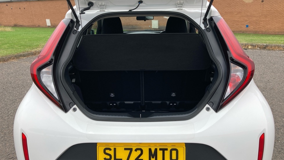 Toyota Aygo X Pure White #4