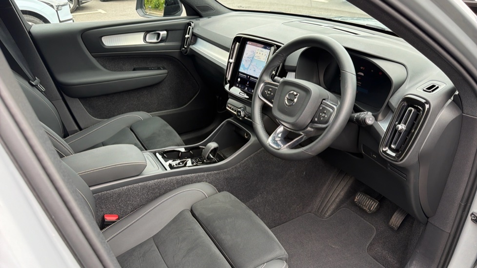 Volvo XC40 Plus RV75UBX Grey #4