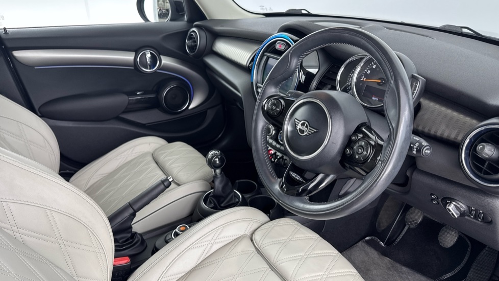 Mini Hatch Cooper Exclusive YH14JAB Black #6