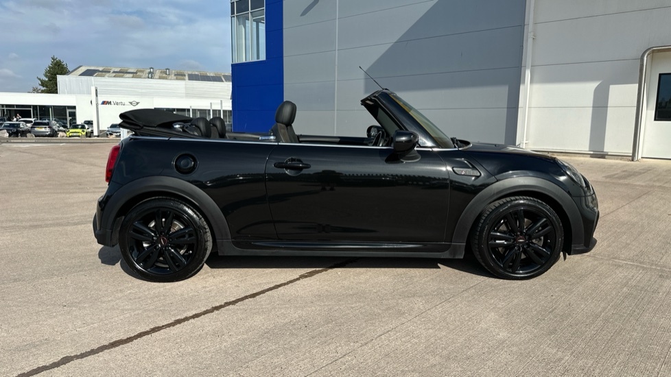 Mini Convertible 1.5 Cooper Classic Comfort-nav Pack White #25