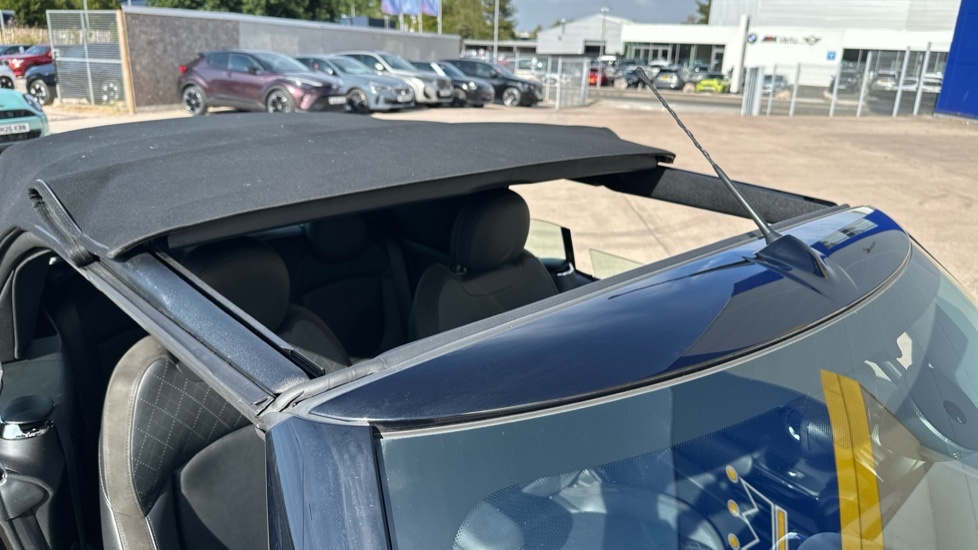Mini Convertible 1.5 Cooper Classic Comfort-nav Pack White #28
